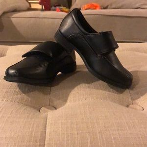 Boys dress shoes size 5 W